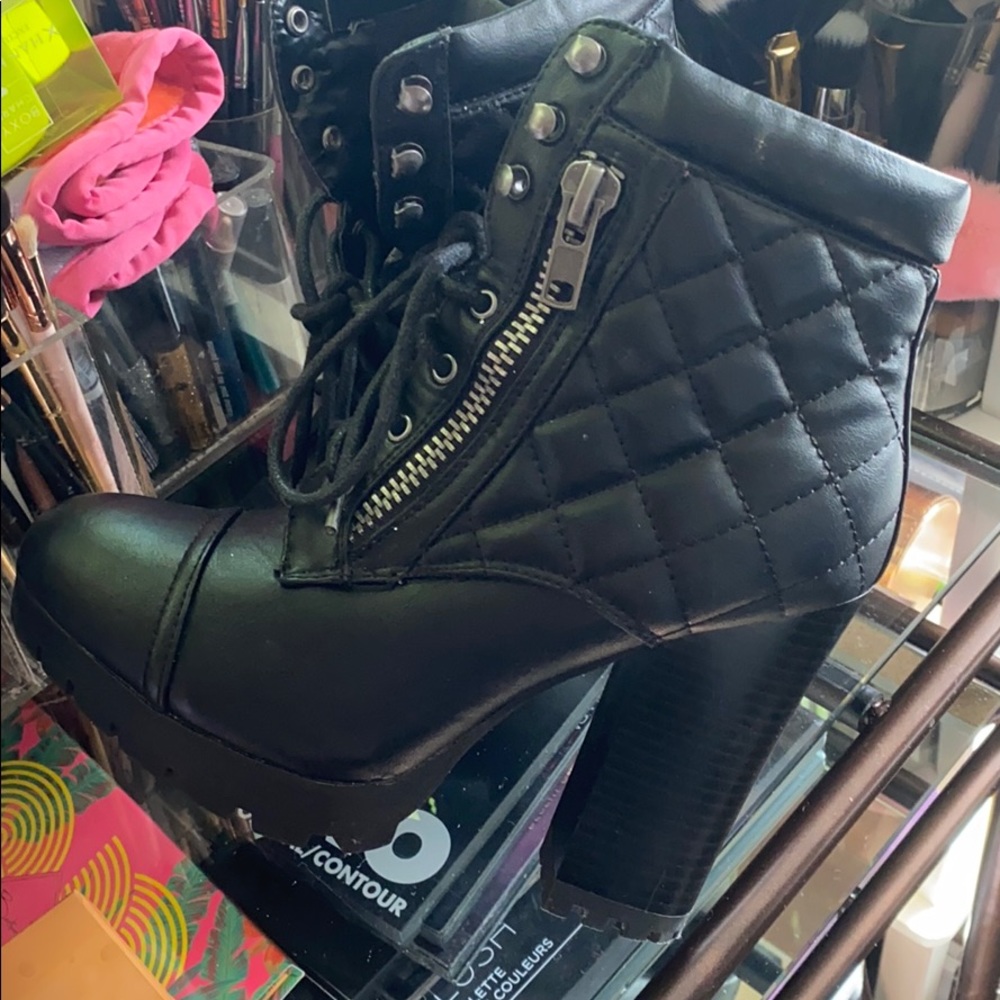 Boots - Picture 6 of 6
